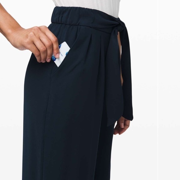 Lululemon Highrise wide legs pants in true navy B128 - Picture 4 of 13